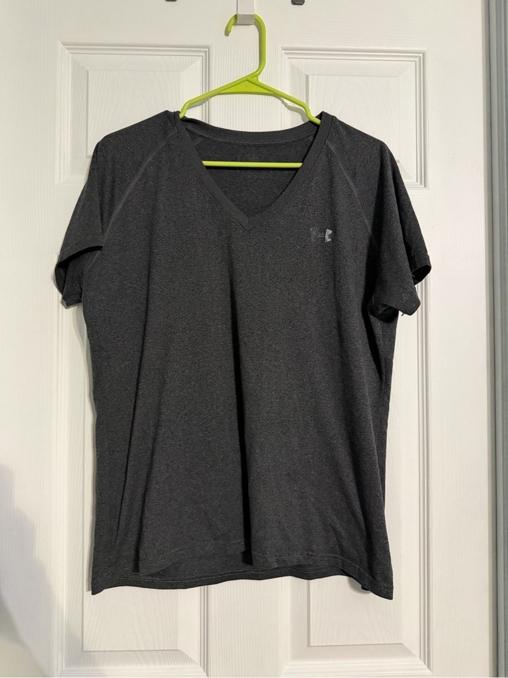 Under Armour V-Neck Short Sleeve Shirt Size M